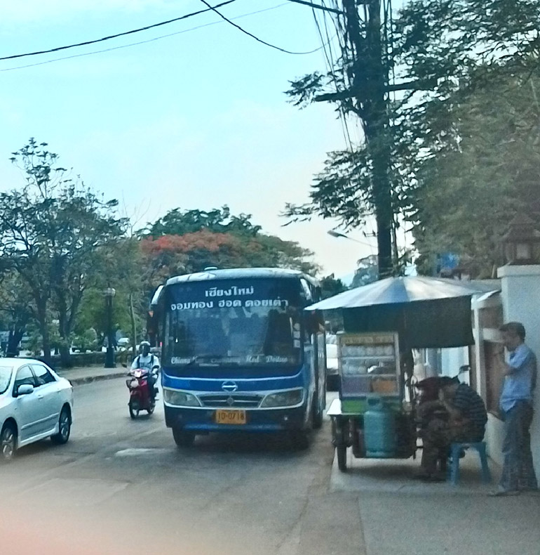 Bus Chiangmai [ Hot - Jomthong - Doi Tao ]